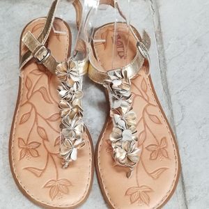Born flat gold flowered leather sandals sz 9